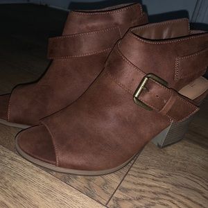 Memory foam heeled boot opened toe.